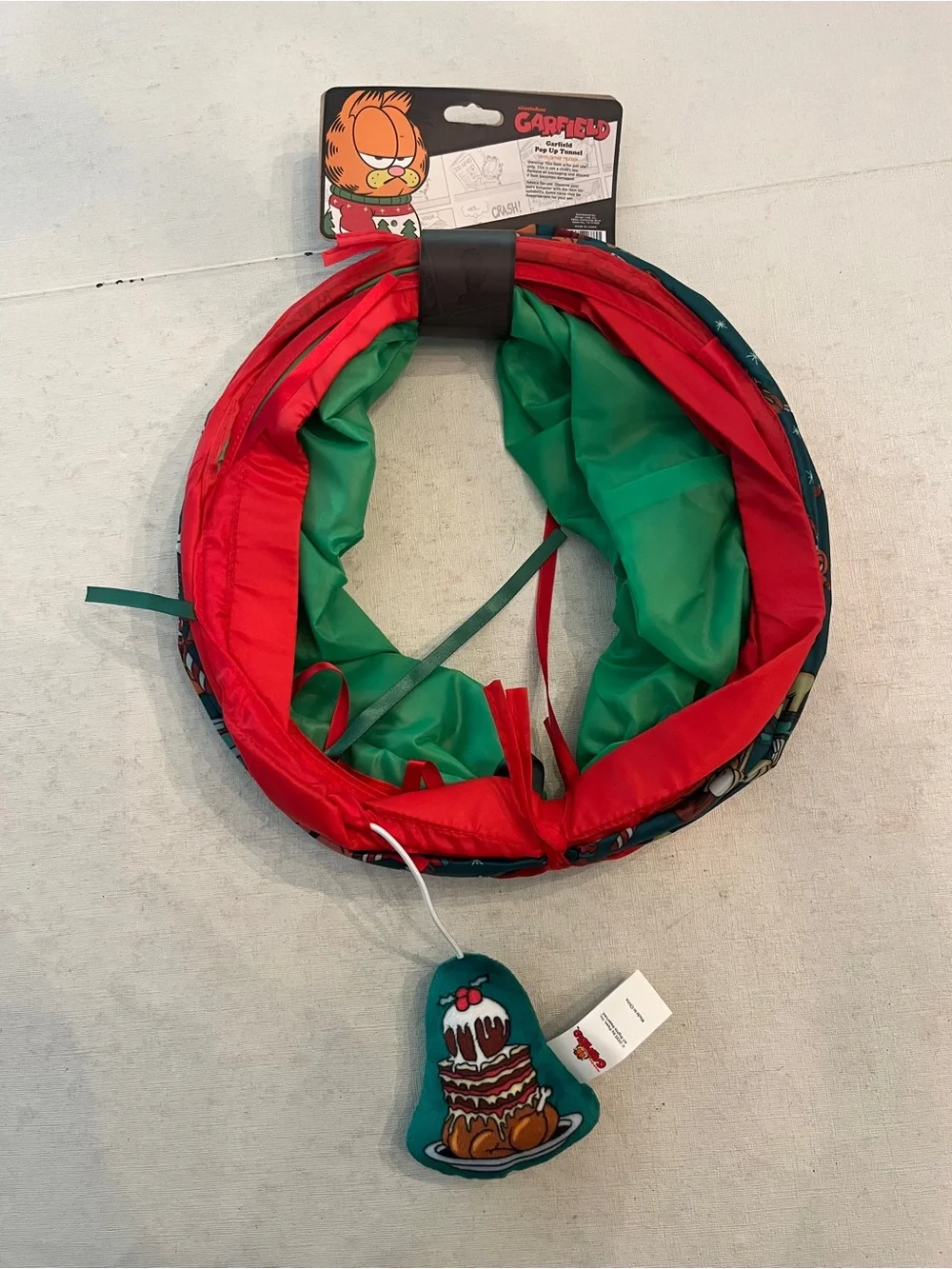 Garfield Christmas Green and Red Cat Holiday Pop-Up Tunnel. New!